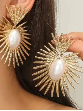 Dangle Fan Shaped Gold Sunburst Pearl Drop Earrings Women Jewelry